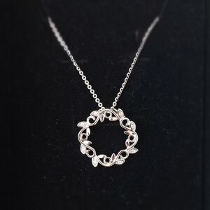 925 Sterling Silver Wreath Necklace